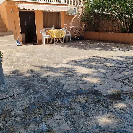 Nadica דירה קרק